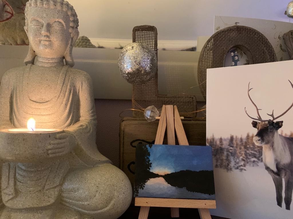 Statue, pictures and ornaments